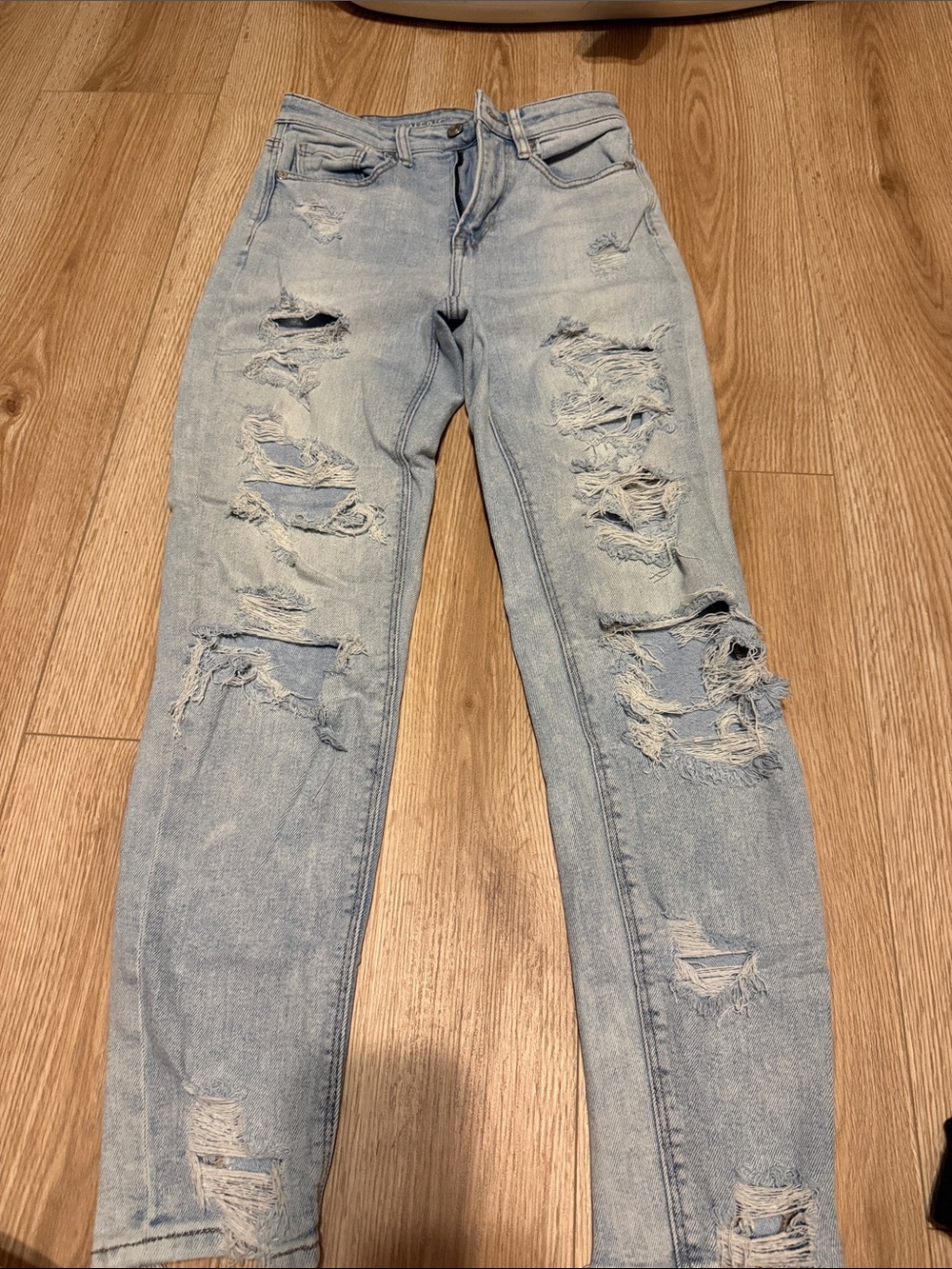 American Eagle Outfitters Stretch Light Wash Mom  Jeans
